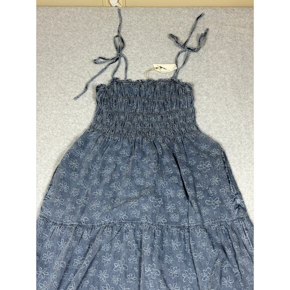 Easel Womens Size M Denim Floral Smocked Maxi Dress NWT - Picture 7 of 8